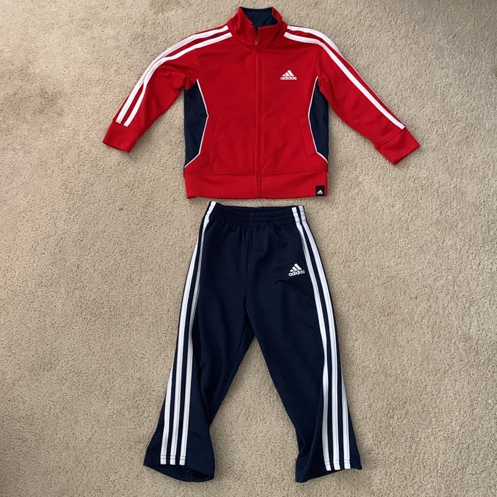 Adidas track suit size 3T